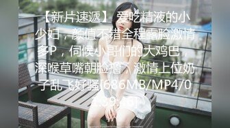 东北农村农妇和上初中的儿子在院里光屁屁洗香香