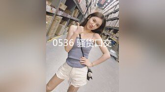 时尚性感的高颜值白领美女下班和公司领导酒店偷情,肏逼正爽时突然接到男友电话,边讲电话边从后面快速抽插!