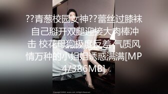 E罩杯美乳黑丝长发妹子打扫家里,与两支大鸡鸡哥哥玩3P