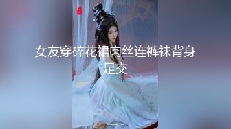 哺乳期的小奶妈，一个人在家带孩子直播赚外快，全程露脸边挤奶边拿道具抽插无毛逼，淫水很多听狼友指挥刺激