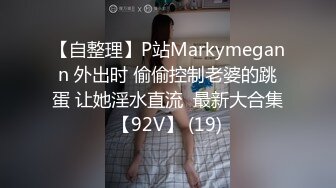 两个中年美少妇的诱惑还有一个好大哥，跟狼友互动撩骚听指挥，吃奶玩逼道具抽插，口交大鸡巴