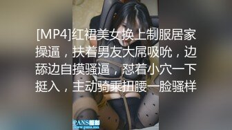 歌厅探花KTV唱歌啪啪 牛仔短裤龅牙妹子 撩起衣服吸奶舔逼