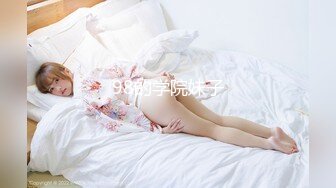 山野探花酒店约炮18清纯小妹妹，貌似还是处女，温柔的给她开了包，做爱结束后面有血