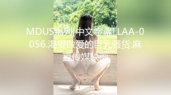 连体黑丝伪娘 我的鸡吧大不大 老公想不想操我的骚逼 这么大的牛子不是太浪费了 还能自己舔龟头 挺能射