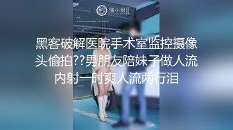 养生馆女技师偷拍来做SPA精油推拿拔火罐的少妇，一边做一边唠嗑