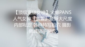 清纯小淑女露脸让小哥按在墙上亲着小嘴用鸡巴摩擦逼逼好刺激，床上吃着奶子抠逼淫水好多浪叫，多体位爆草