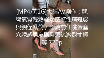 潜入女厕打开闪光照肥臀嫩妹的嫩逼 最后有所警觉