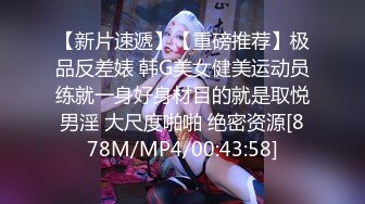 Ria 久留美让她最喜欢的两个仆人来帮助她抚摸湿透、颤抖的阴部。