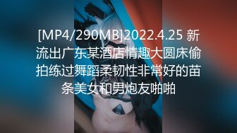 《母子乱伦》趁妈妈喝多找朋友来和妈妈一起玩3P开发她的屁眼