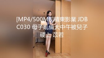 [MP4/ 991M] 满背纹身萌萌哒双马尾美妞，无聊和炮友来一炮，特写深喉吸吮很卖力，主动上位骑乘，扶着屁股一顿猛操