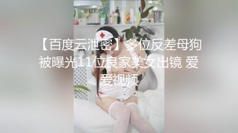 新来的美女激情大秀诱惑狼友，黑丝情趣全程露脸在狼友的金钱攻势下脱光自慰，揉奶玩逼跳蛋抽插，特写展示