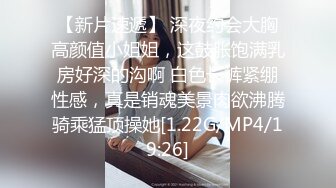 巨乳宝贝黑丝露脸一个人精彩大秀，自己舔骚奶子，全程露脸跟狼友互动撩骚，自己掰开骚穴给狼友看道具抽插