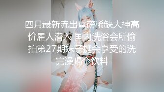 露脸反差母狗被调教3P，炮机狂插把骚逼干到外翻