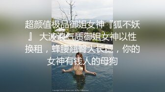 别墅沙发上玩多人运动