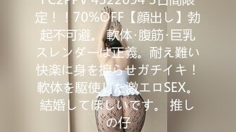 餐厅女厕全景偷拍两位美女服务员发的肥美大鲍鱼