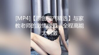 高颜值妹子手抓大咪咪~想要从从后面被用力顶撞~骚话连篇 瑶得嗷嗷大叫~奶子一甩一甩