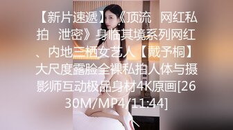 极品丰满肉嘟嘟小美女 可爱撩人好口技，扶着鸡巴尽情吸吮把玩 这纯纯肉眼轻易就让人欲火旺盛啪啪插入