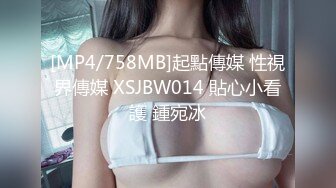 自持相机拍摄淫照的娇妻 舔逼女上位