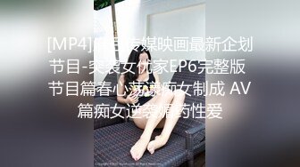 陪媽媽逛街的清秀可人大學眼鏡妹子,隱約能看到半透明蕾絲內褲