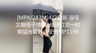 STP18850 超靓美女『莉奈酱』欲望号啪啪列车 无视旅客和男友车上全裸啪啪 无套爆操