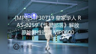 [MP4/ 839M] 成熟的大屁股骚女人，丝袜高跟露脸诱惑狼友，揉奶玩逼自慰呻吟被大哥草