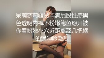 黑发披肩可爱极品身材女孩用按摩棒摩擦阴户兴奋了在吃鸡巴后入前插各种姿势操