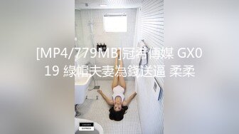 3P名场面！两大汉狂操眼镜御姐，两根屌轮番吸，上位骑乘边插嘴，骑在脸上自摸骚逼