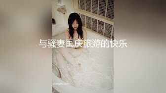 户外女神激情之旅，跟大哥野外激情车震，开档丝袜无毛骚逼，深喉口交无套抽插，放荡呻吟被大哥直接干内射