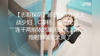 公交车站抄底多位美女少妇各种骚内 还有不穿内裤的小姐姐