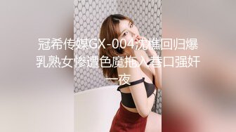 年轻胸前纹身的老婆给老公打飞机撸硬，女上位秒变榨汁打桩机