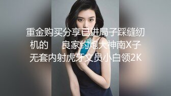 【快递小妹】菜鸟驿站露出，同事就在身后，小骚货也敢露胸去厕所抠逼，玩得就是心跳 (2)