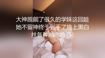 [MP4/ 1.59G] 良家小少妇为了生活露脸3P性爱，让两个大哥轮流玩弄，揉奶玩逼各种抽插对着镜头浪叫呻吟