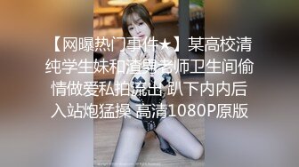 调教风骚大奶子女友，颜值高又很骚各种口交大鸡巴舔弄，揉着骚奶子爆草抽插，后入骚臀奶子乱飞给狼友看表情