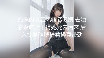 专注人前露出与路人同框美腿女神GI9ZA视图集，公园超市广场哪人多往哪去和老登一起锻炼 (2)