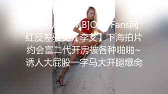 商场女厕近距离偷窥 眼镜美女有点发黑的小鲍