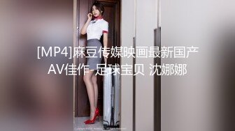 颜值不错肉肉身材大奶妹【臀宝】跳蛋塞逼逼自慰秀，快速拉扯翘起大屁股很是诱惑喜欢不要错过