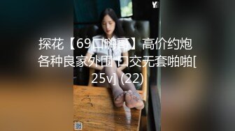 样子闷骚的华裔脸孔眼镜大学生美女在床上上网被大洋屌男友要求吃屌后入性感美臀