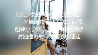 ❤️❤️情趣旗袍极品美女，黑白丝袜足交，大屌炮友深喉，扶着细腰干美臀，被操的笑嘻嘻，大力操浪叫