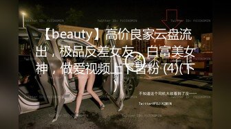 专注人前露出与路人同框美腿女神GI9ZA视图集，公园超市广场哪人多往哪去和老登一起锻炼 (1)