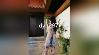 [MP4]齐逼牛仔短裤黑丝骚女，舔屌足交一脸享受，脱下黑丝掰穴扣弄