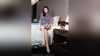 女仆装美腿肥臀网红骚女 ，跪地翘起等待被主人操，丁字裤勒着美穴 ，舔屌吸吮按头插嘴很淫荡 ，后入大屁股颜射2K高清